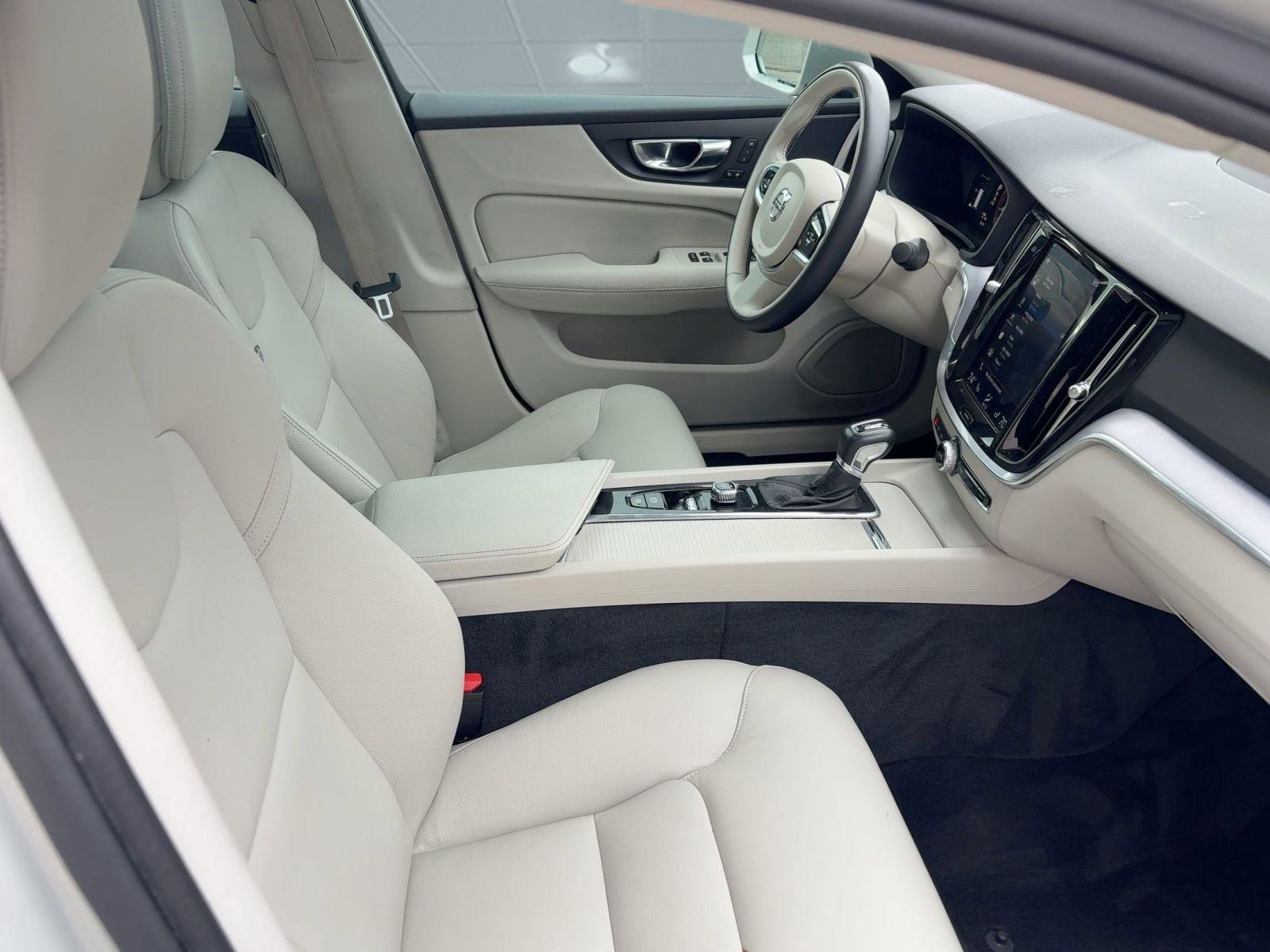 Used 2019 Volvo S60 T5 Momentum image 28