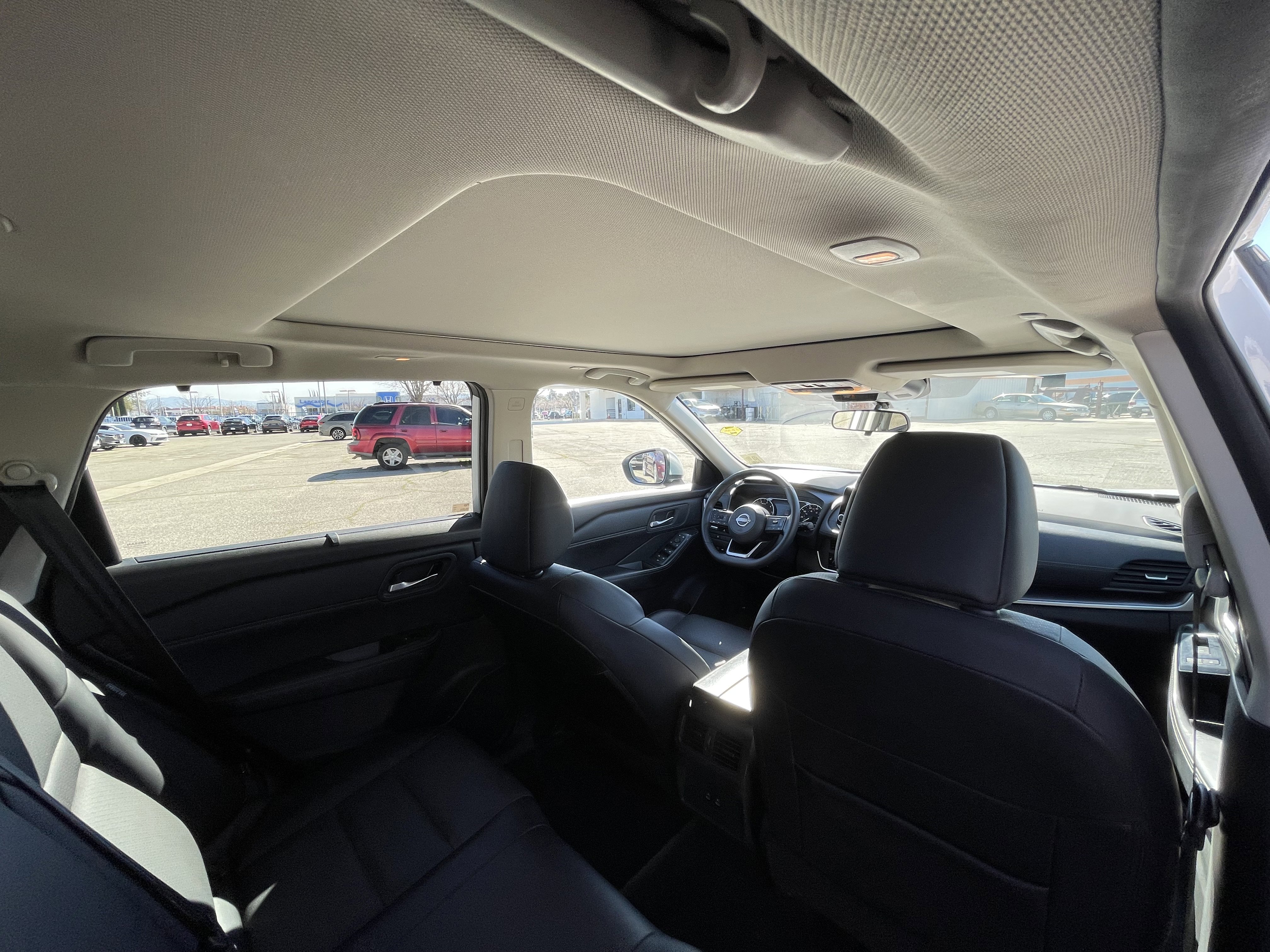 Used 2024 Nissan Rogue SV w/ SV Premium Package image 19