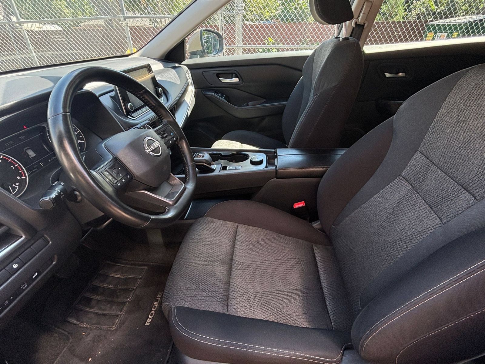 Used 2025 Nissan Rogue SV AWD/4WD image 26