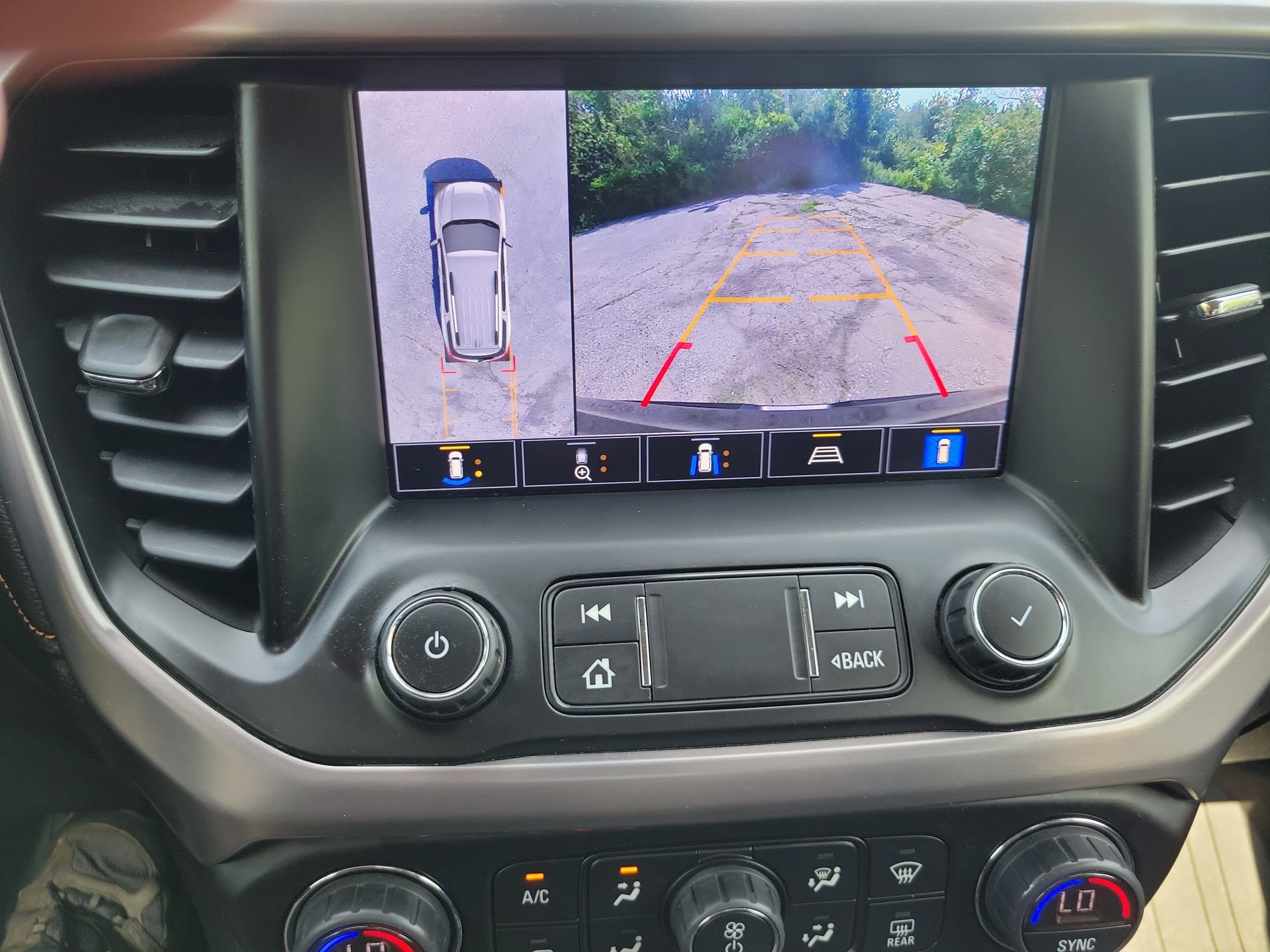 Used 2022 GMC Acadia AT4 w/ Technology Package AWD/4WD image 27