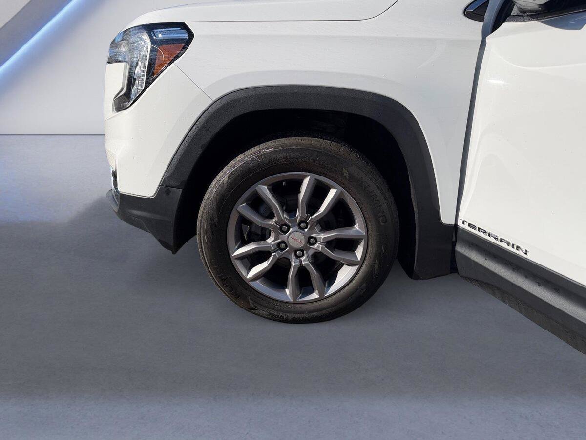 Used 2024 GMC Terrain SLT AWD/4WD image 14