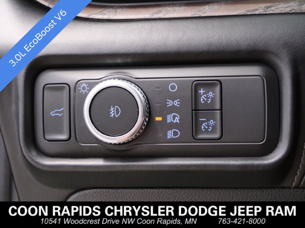 Used 2022 Ford Explorer Platinum w/ Equipment Group 601A AWD/4WD image 19
