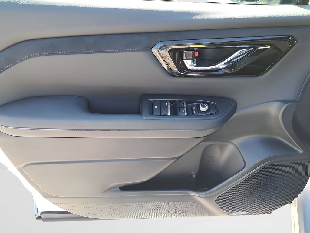 Used 2025 Subaru Forester Limited image 14