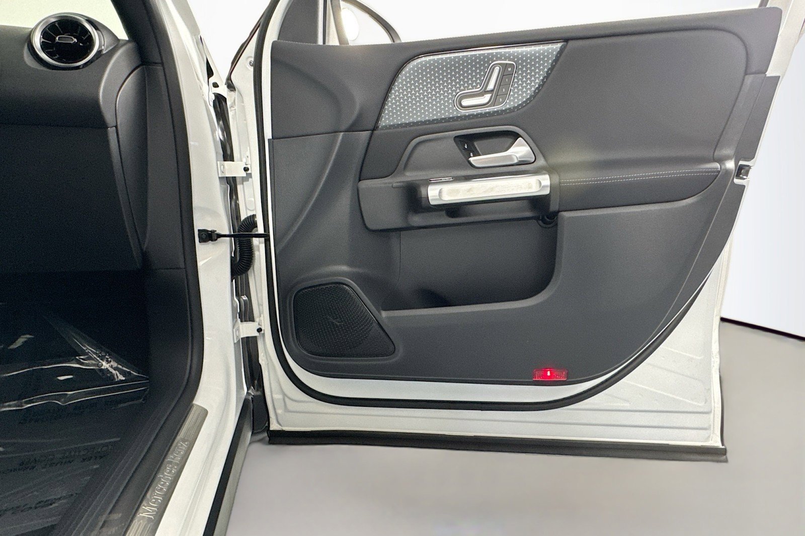 New 2026 Mercedes-Benz GLB 250 image 23