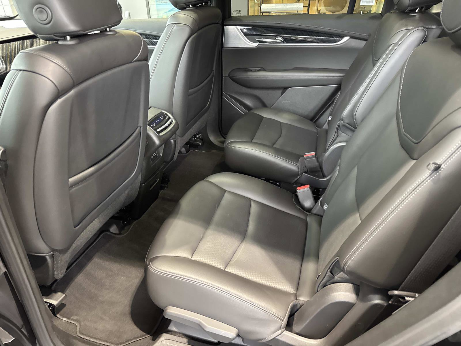 Used 2025 Cadillac XT6 Premium Luxury image 14