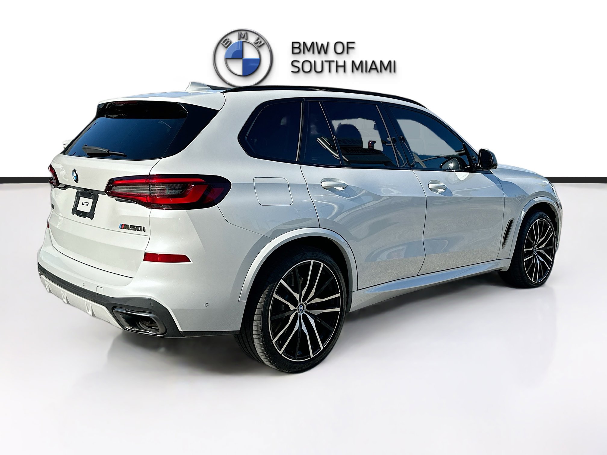Used 2022 BMW X5 M50i image 7