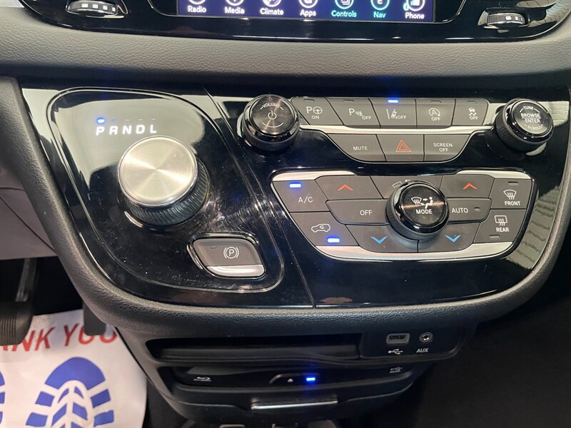 Used 2018 Chrysler Pacifica Touring-L Plus w/ Advanced Safetytec Group FWD image 15