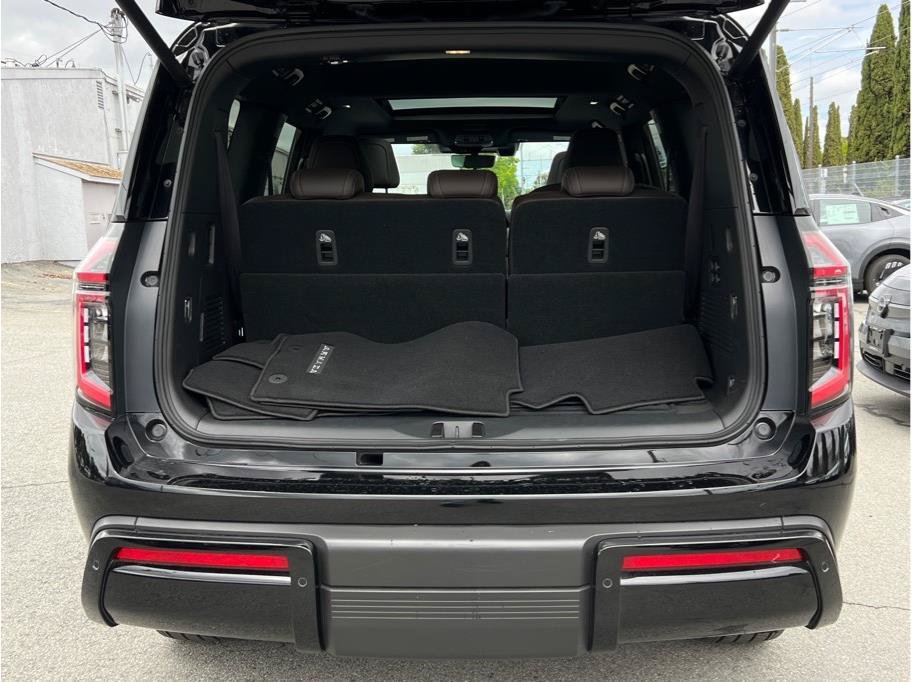 Used 2025 Nissan Armada Platinum AWD/4WD image 5