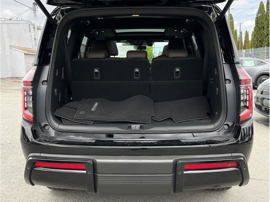Used 2025 Nissan Armada Platinum AWD/4WD image 5