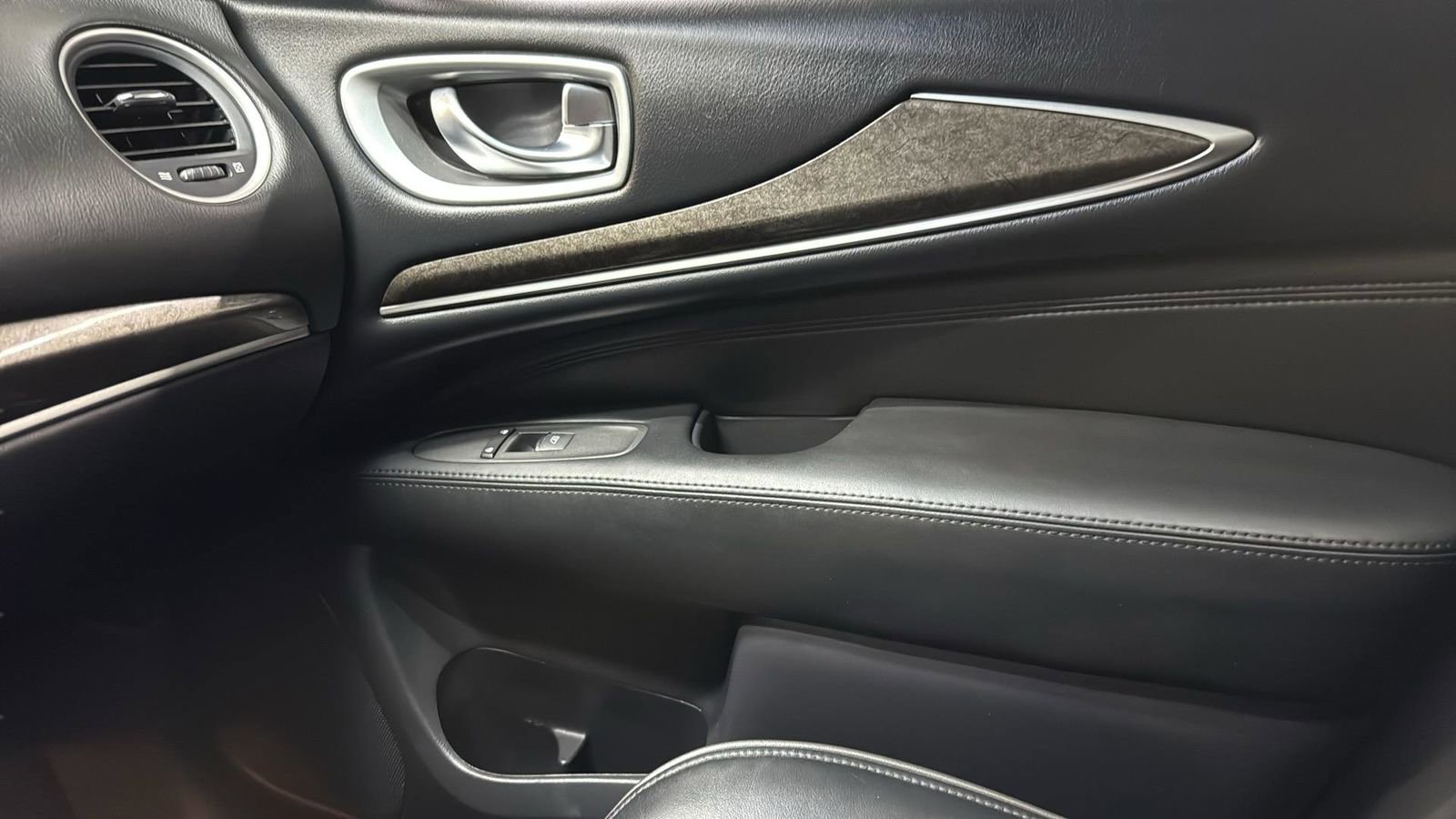 Used 2013 INFINITI JX35 FWD w/ Premium Pkg image 24