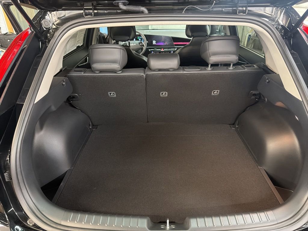 Certified 2025 Kia Niro EX image 23