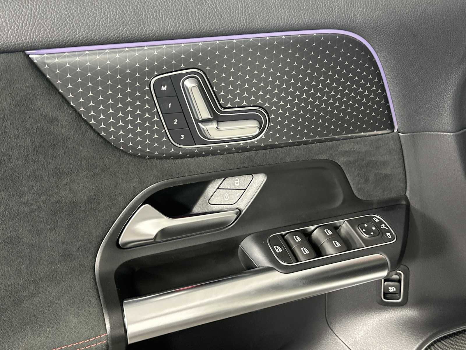 Used 2025 Mercedes-Benz GLA 250 4MATIC image 11