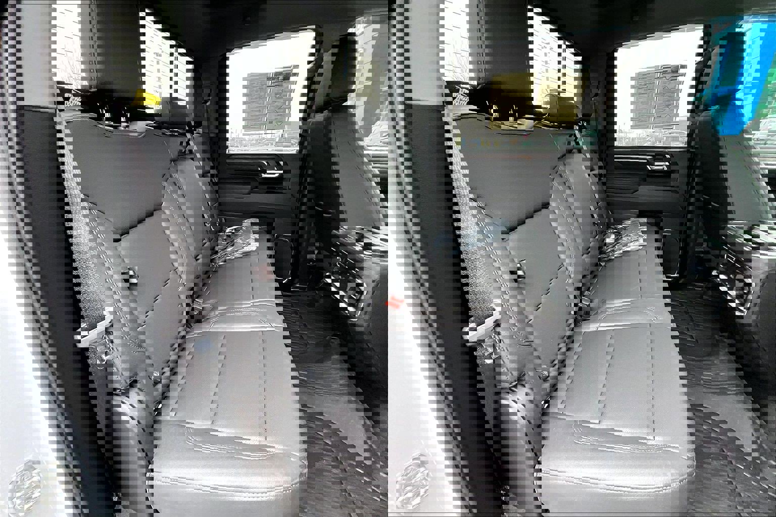 Used 2025 GMC Sierra 3500 SLT w/ SLT Premium Package image 23