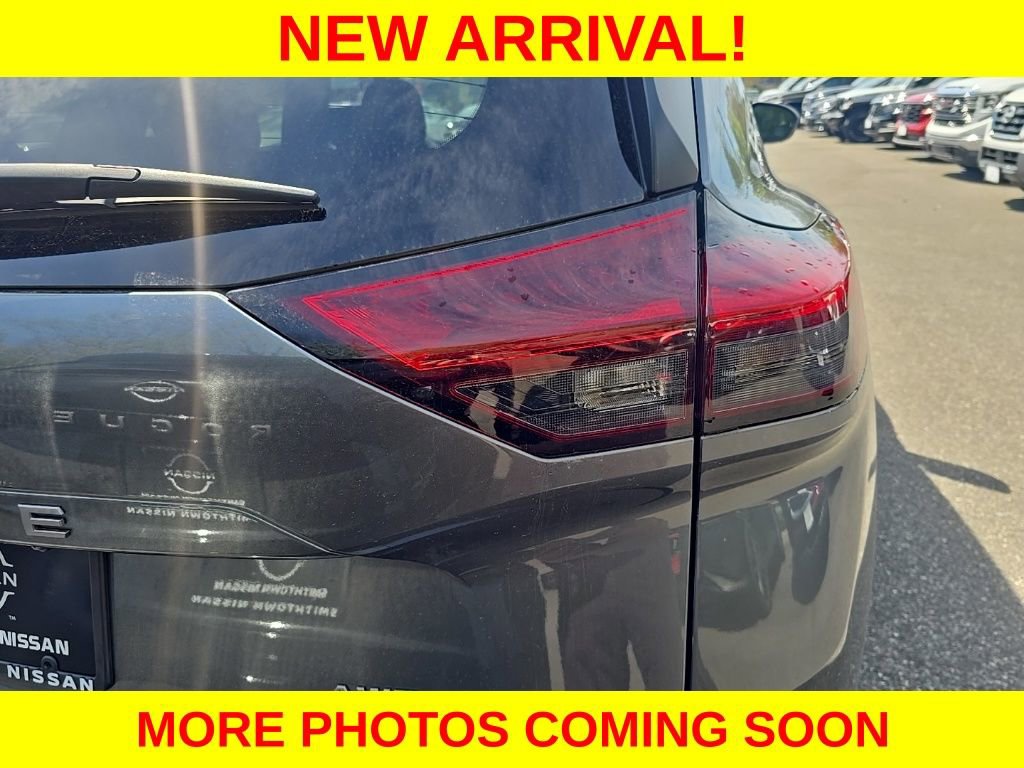 Used 2025 Nissan Rogue S AWD/4WD image 10