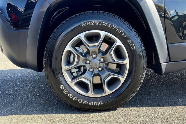 Used 2021 Jeep Cherokee Trailhawk image 8