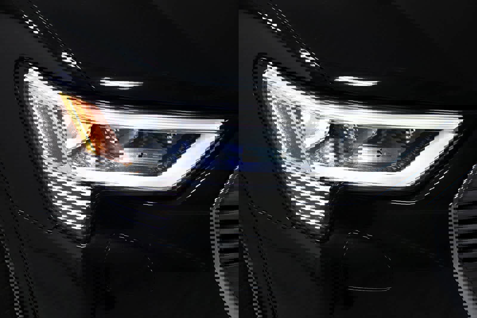 Used 2022 Audi e-tron Premium image 32