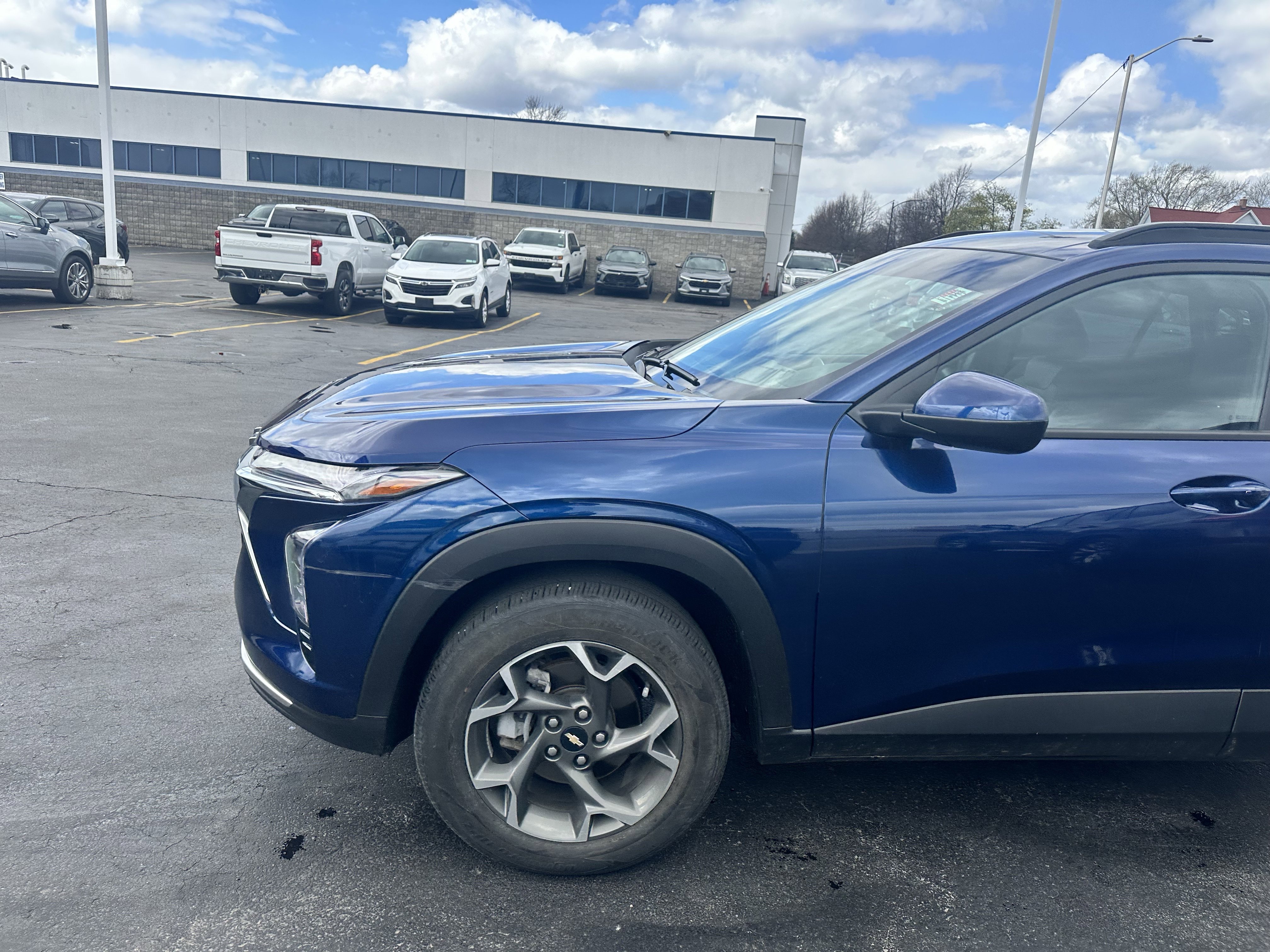 Used 2024 Chevrolet Trax LT w/ Driver Confidence Package FWD image 4