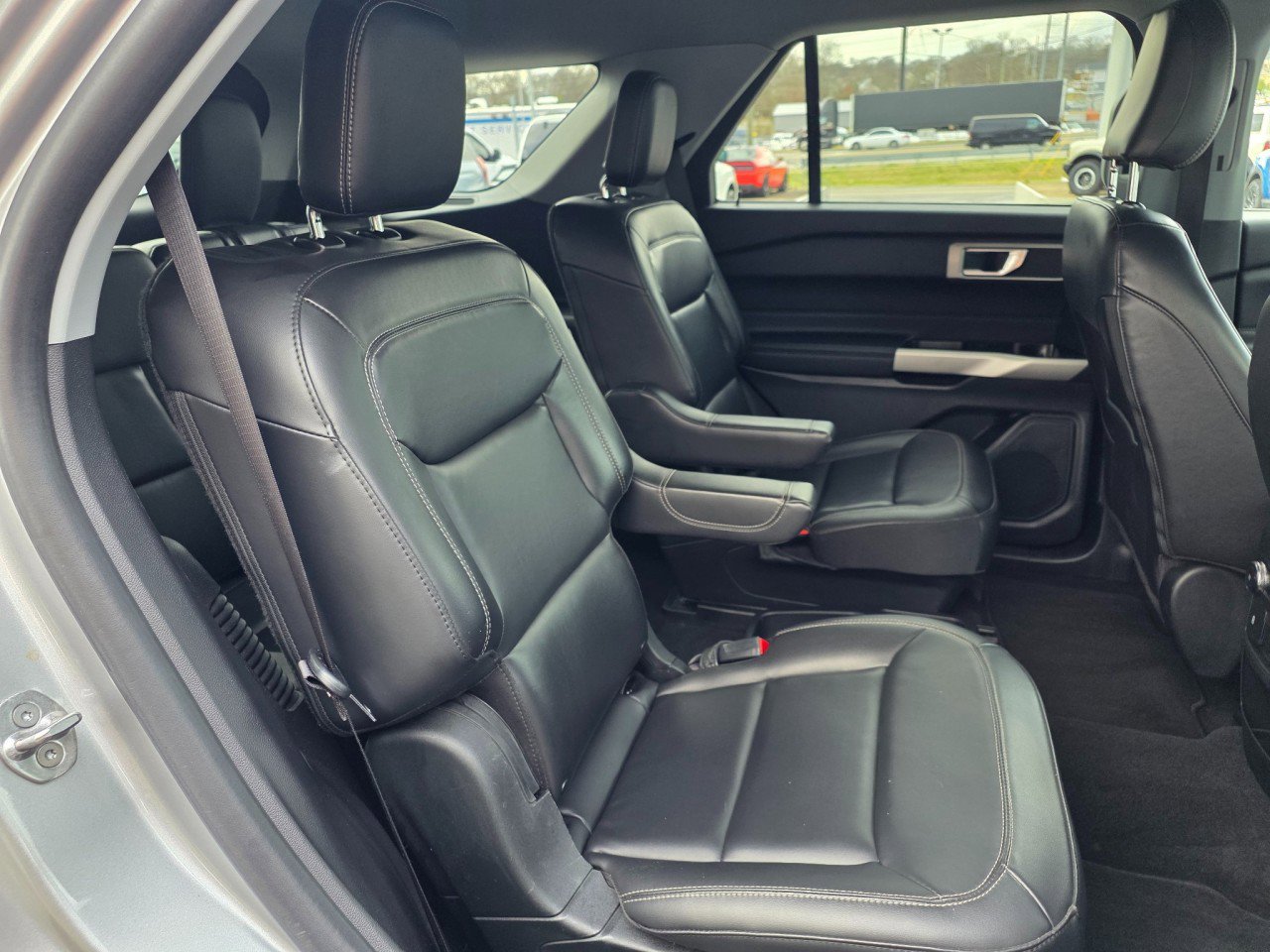 Used 2021 Ford Explorer XLT w/ Equipment Group 202A image 13