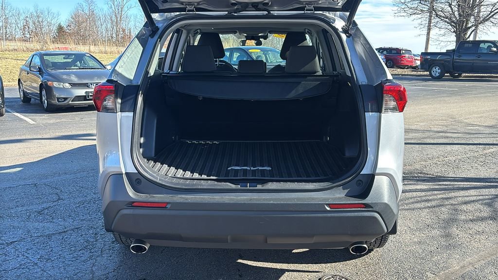 Used 2022 Toyota RAV4 XLE w/ Convenience Package image 33