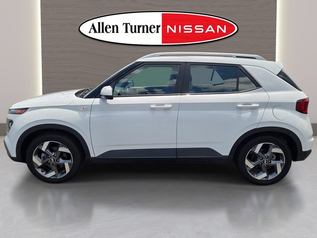 Used 2022 Hyundai Venue SEL w/ Cargo Package FWD image 11