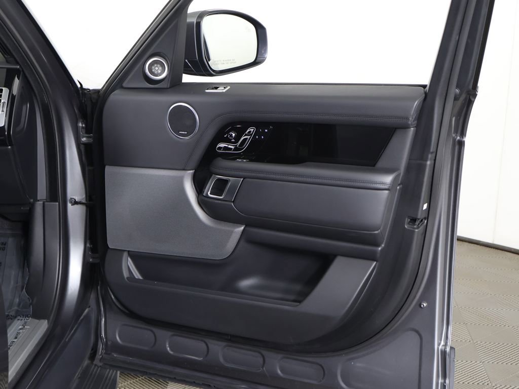Used 2019 Land Rover Range Rover HSE image 30
