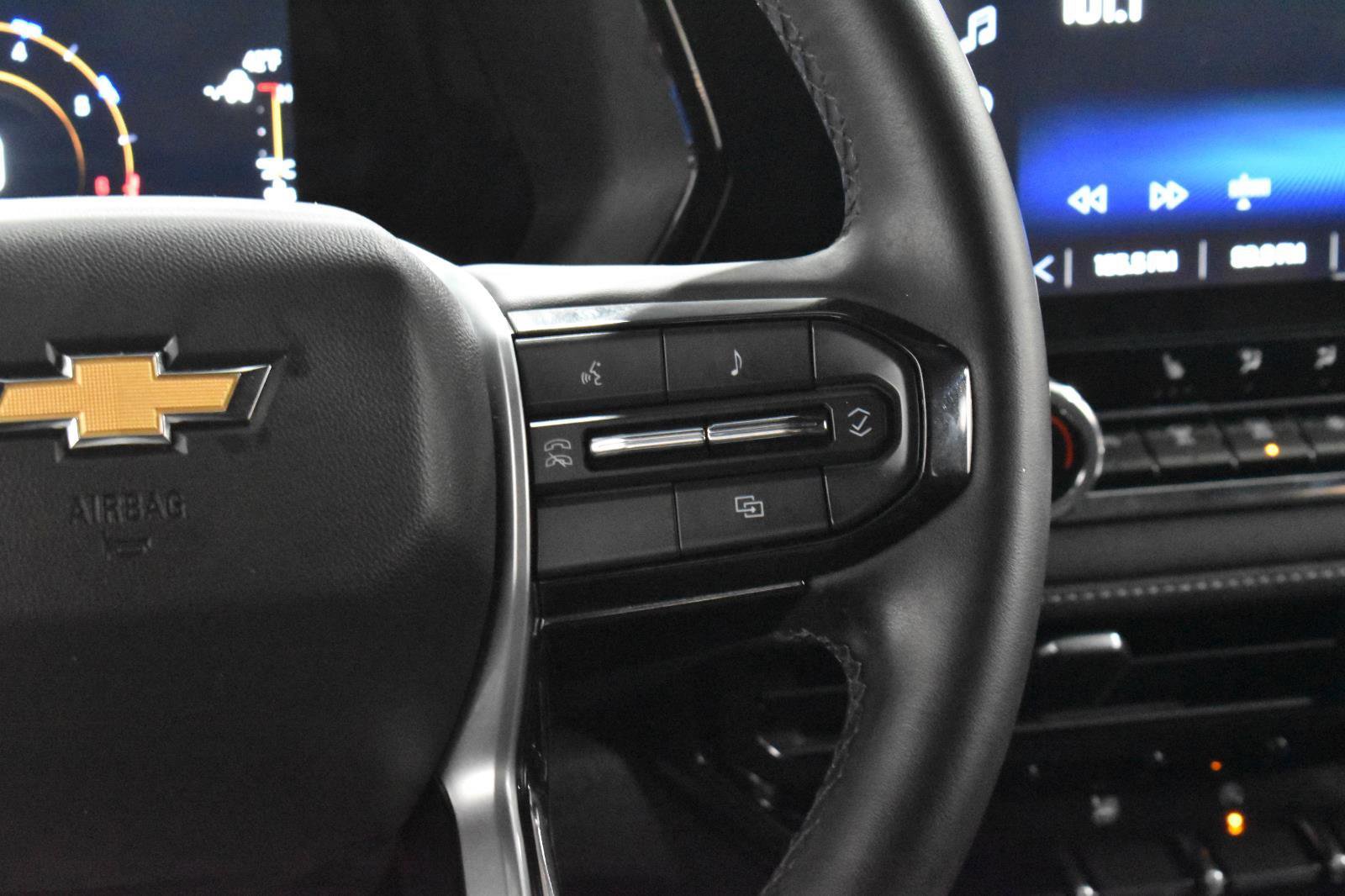 Used 2023 Chevrolet Colorado LT w/ LT Convenience Package II image 11