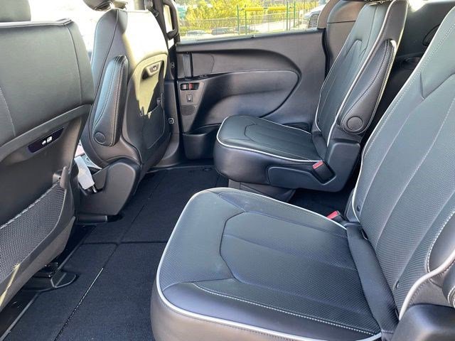 New 2026 Chrysler Pacifica Limited w/ S Appearance Package image 11
