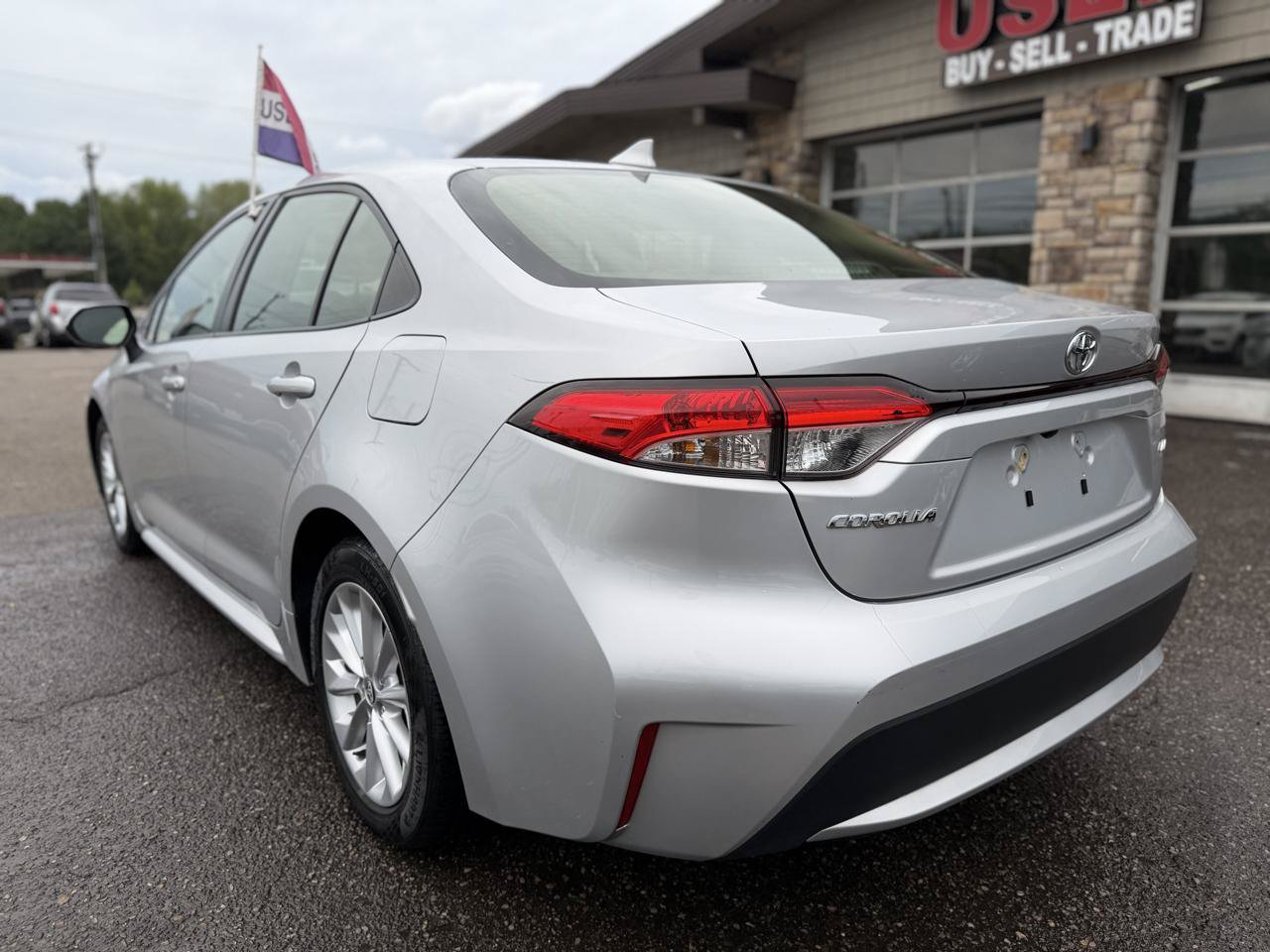 Used 2022 Toyota Corolla LE w/ LE Convenience Package FWD image 5