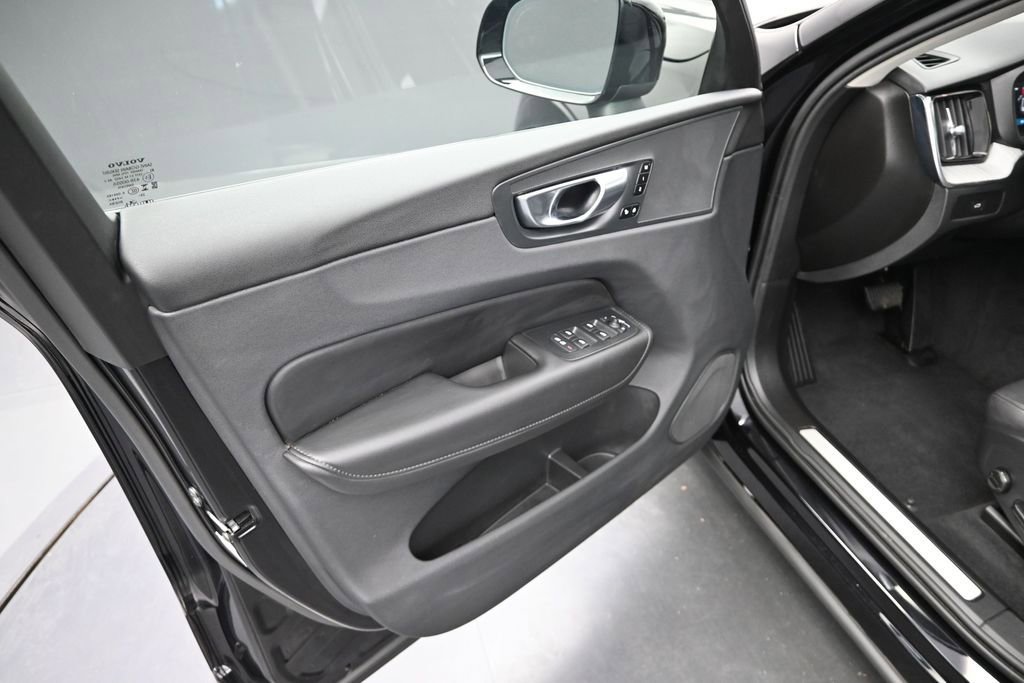 Used 2025 Volvo XC60 B5 Plus w/ Climate Package AWD/4WD image 13