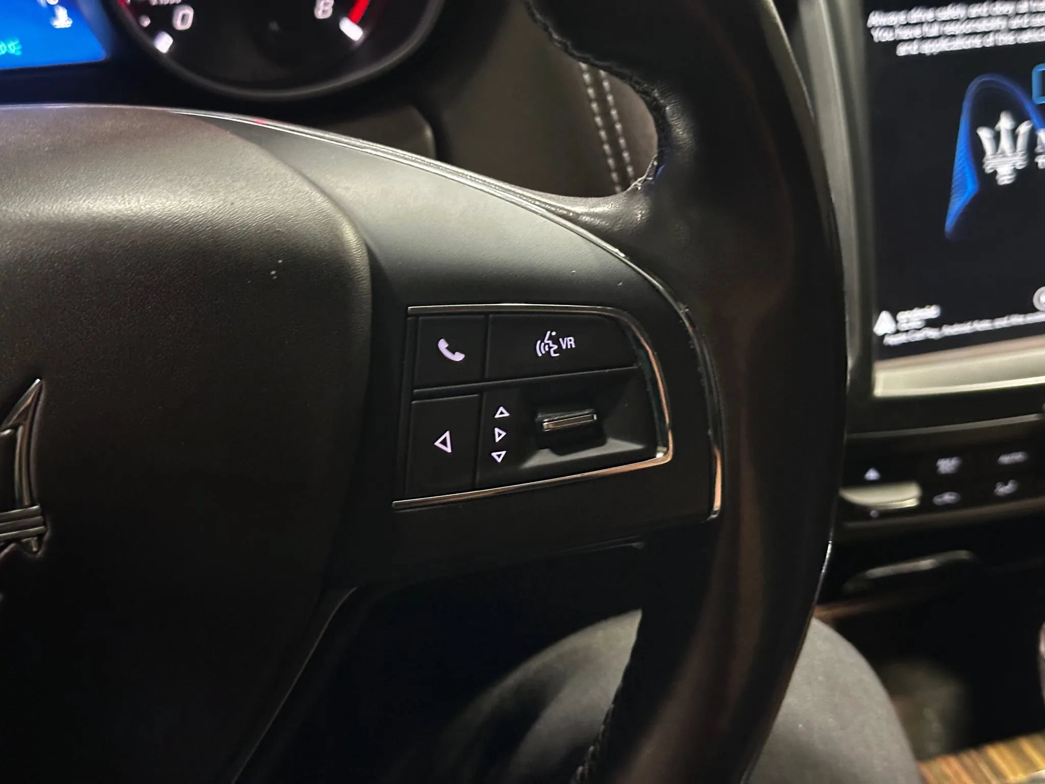 Used 2019 Maserati Levante GranLusso AWD/4WD image 32
