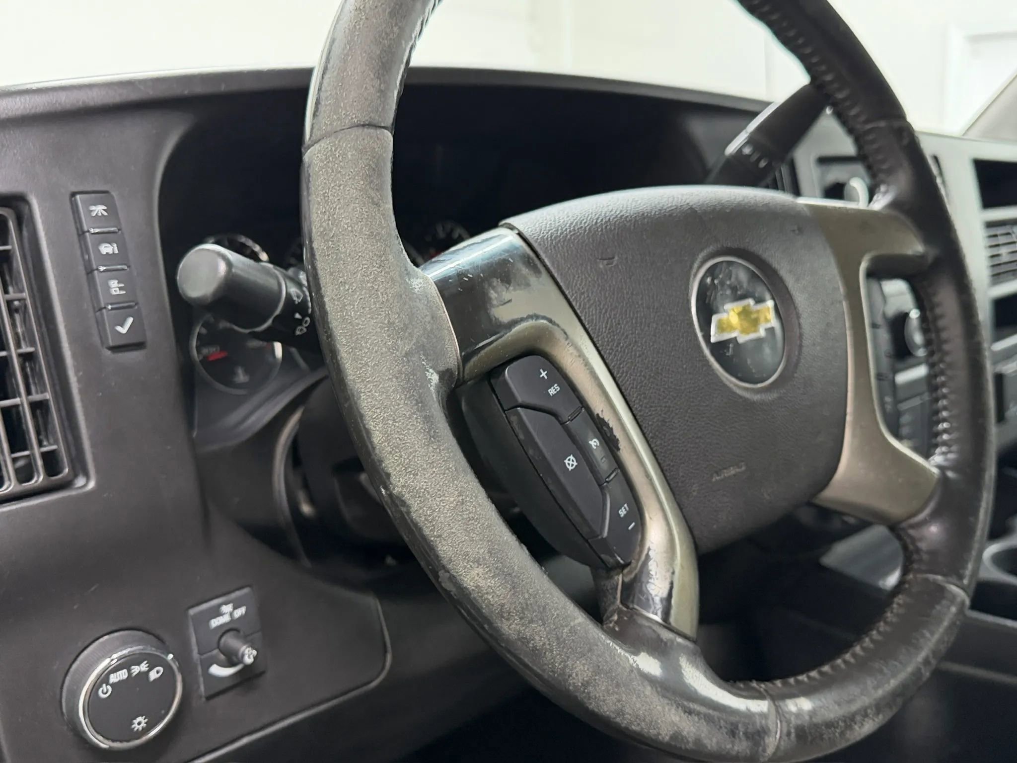 Used 2018 Chevrolet Express 3500 Extended w/ Driver Convenience Package RWD image 7