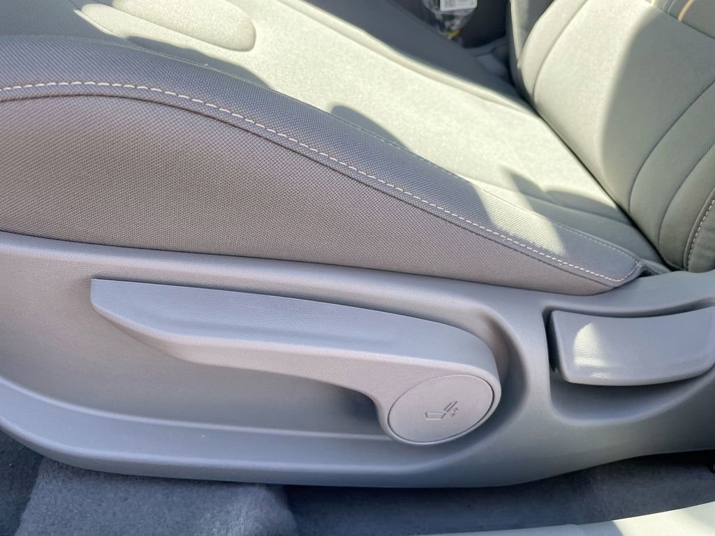 Used 2025 Hyundai Elantra Sport image 38