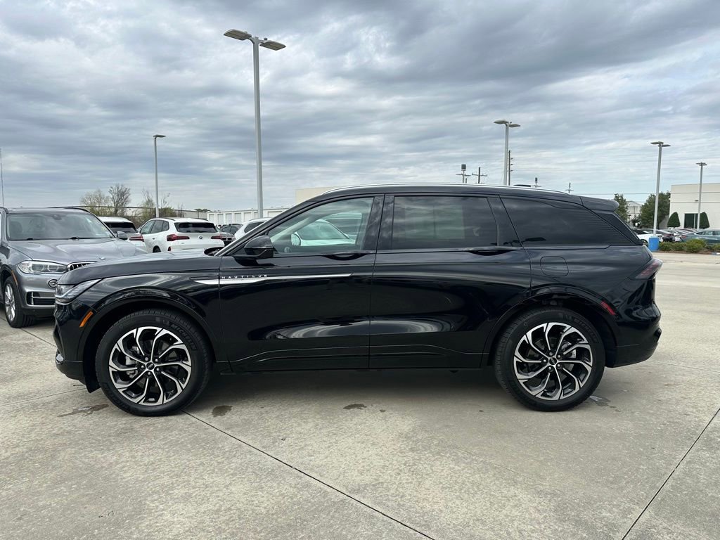 Used 2025 Lincoln Nautilus Reserve image 8