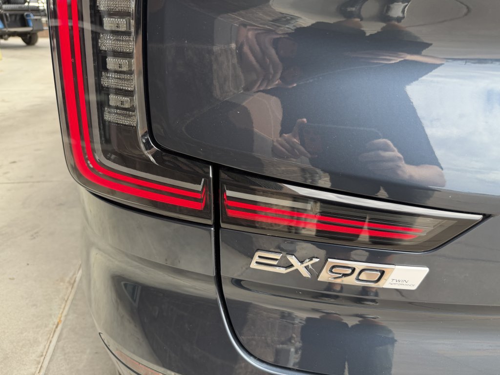 Used 2025 Volvo EX90 Ultra AWD/4WD image 14