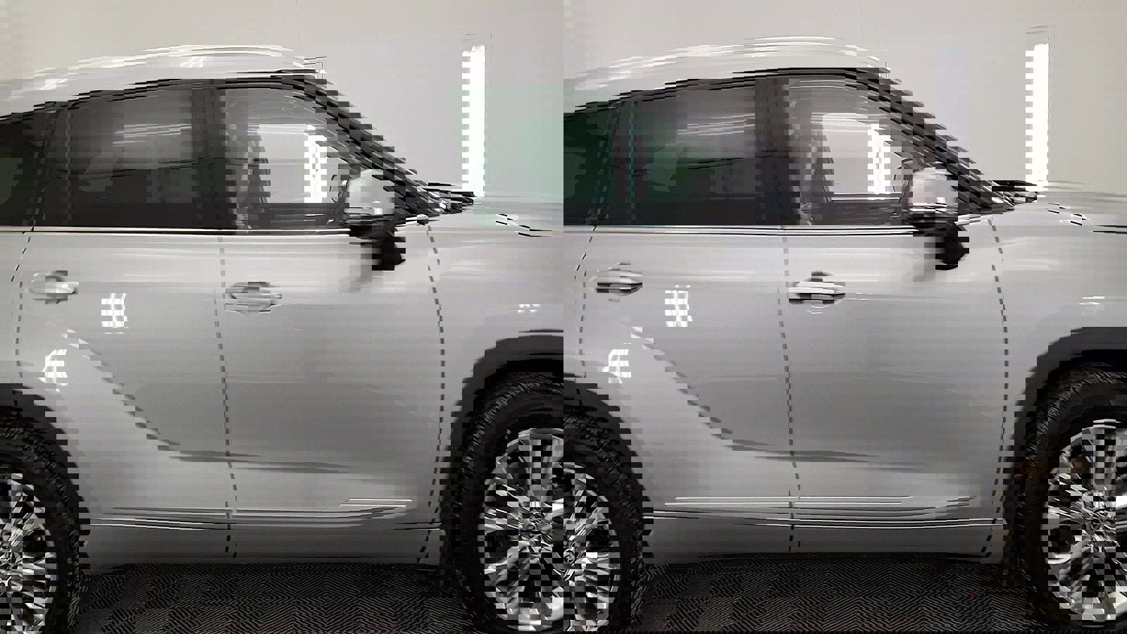 Used 2023 Toyota Highlander Limited image 5