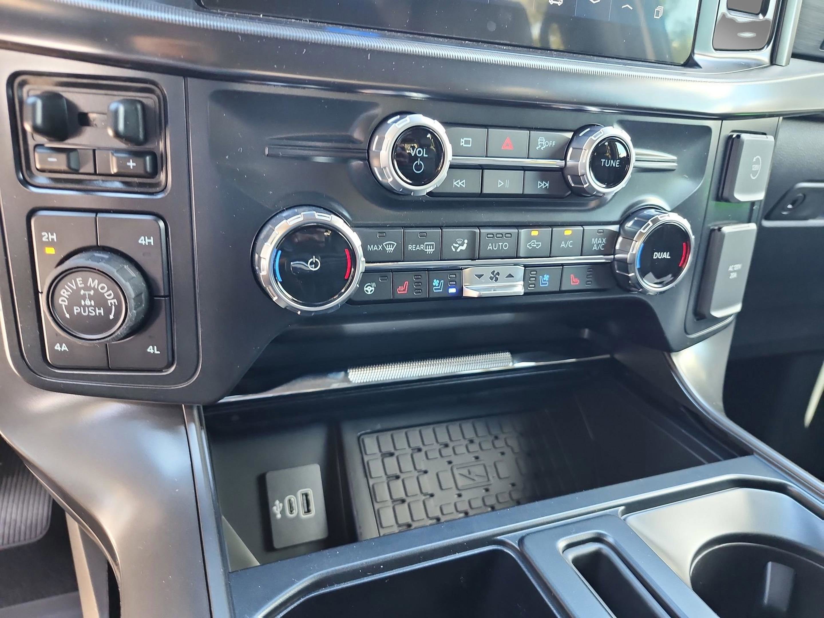 New 2025 Ford F150 Lariat w/ Equipment Group 502A High AWD/4WD image 24