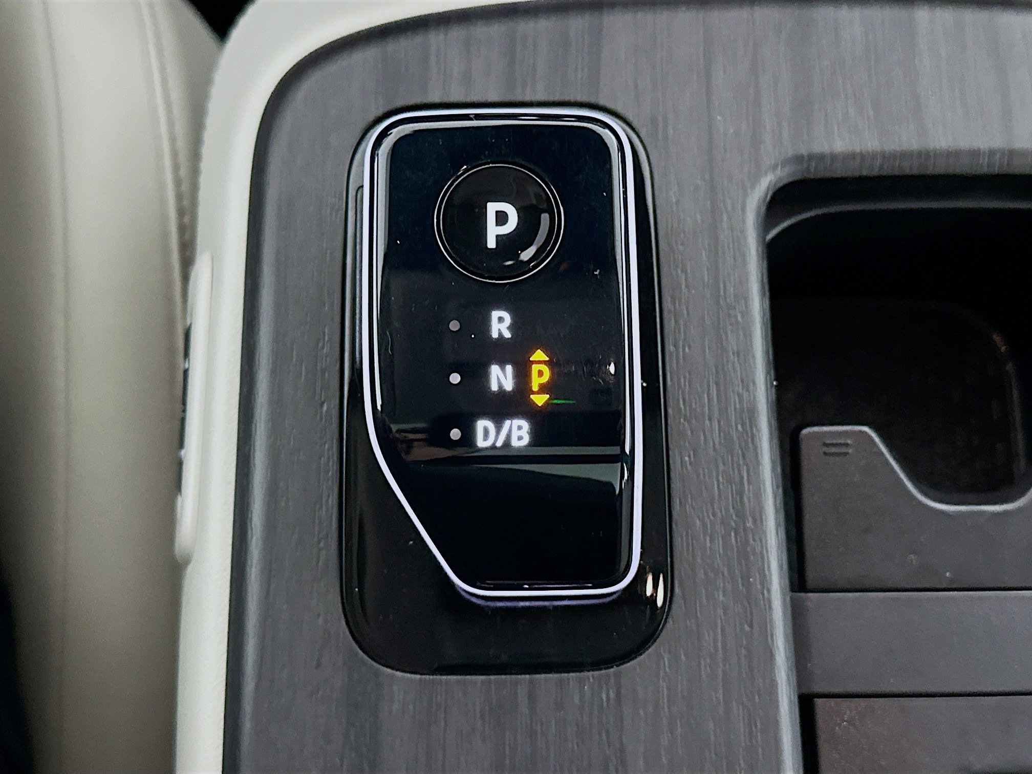 Used 2024 Nissan Ariya AWD image 25