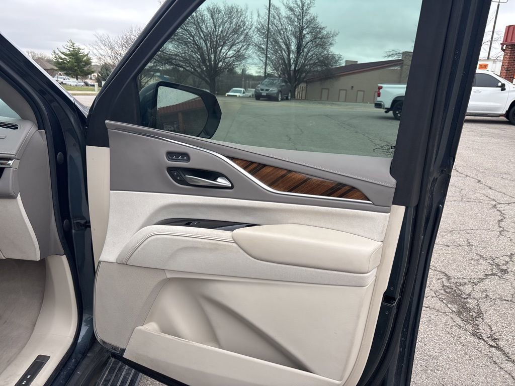 Used 2021 Cadillac Escalade Premium Luxury Platinum image 23