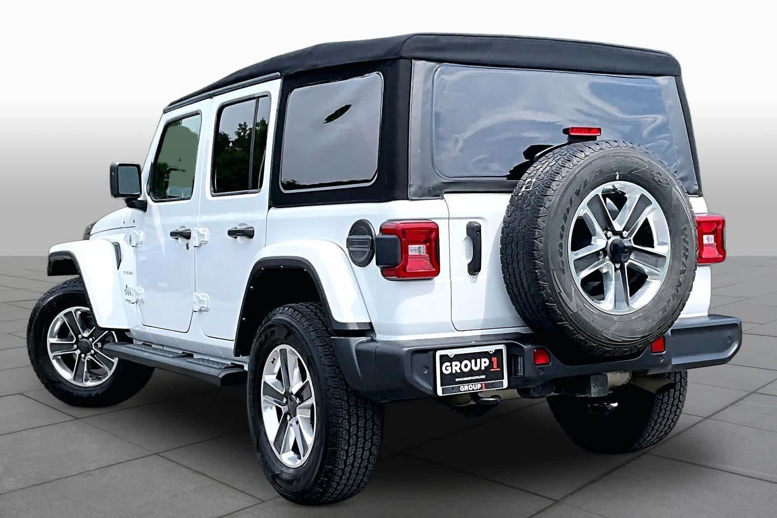Used 2022 Jeep Wrangler Unlimited Sahara w/ LED Lighting Group AWD/4WD image 11