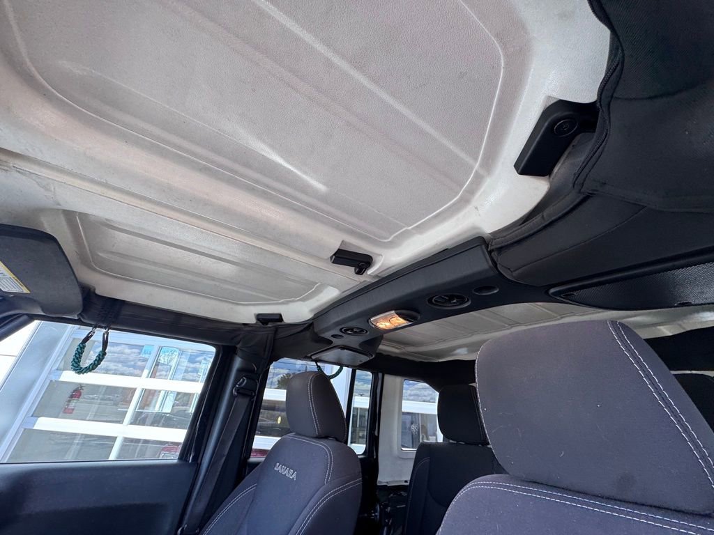 Used 2017 Jeep Wrangler Unlimited Sahara w/ Connectivity Group image 23