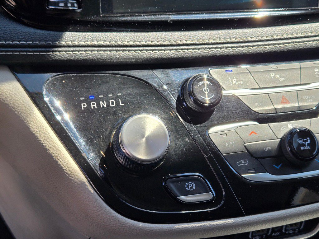 Used 2024 Chrysler Pacifica Limited FWD image 27