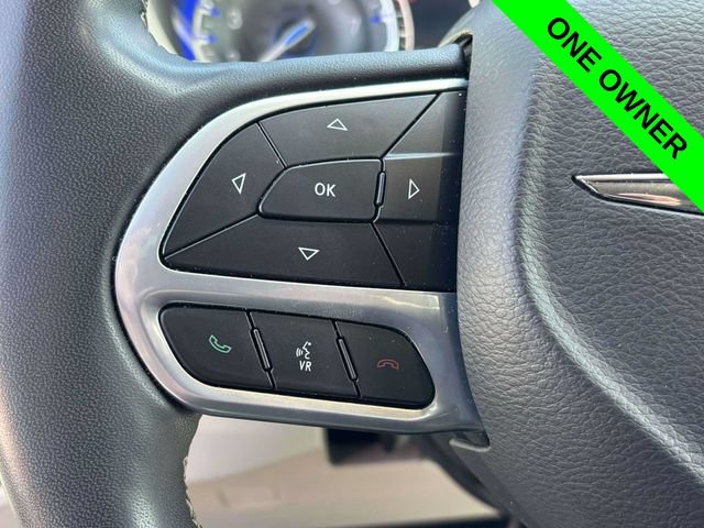 Used 2023 Chrysler Pacifica Touring-L FWD image 12