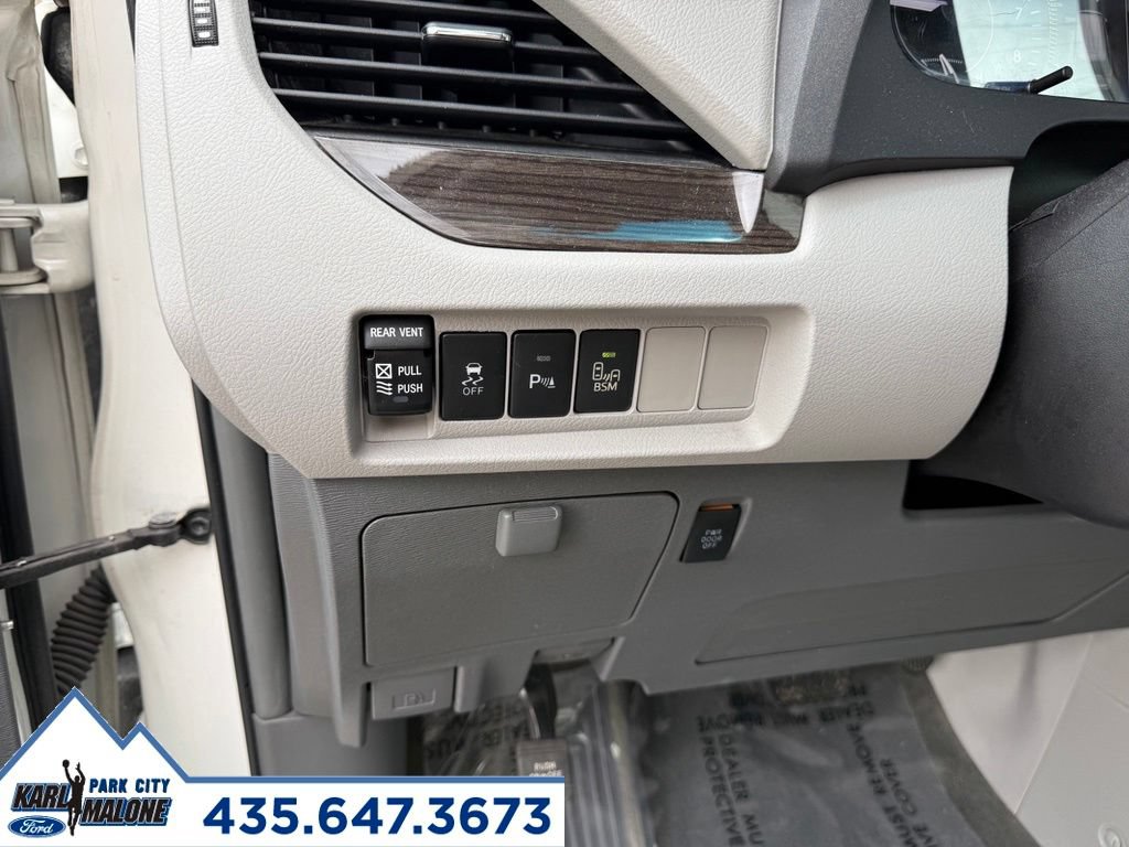 Used 2015 Toyota Sienna XLE Premium FWD image 16