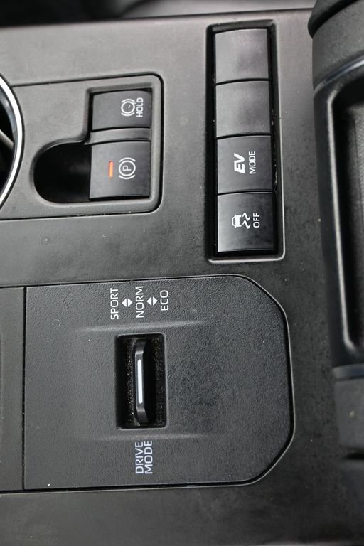 Used 2021 Toyota Highlander XLE FWD image 23