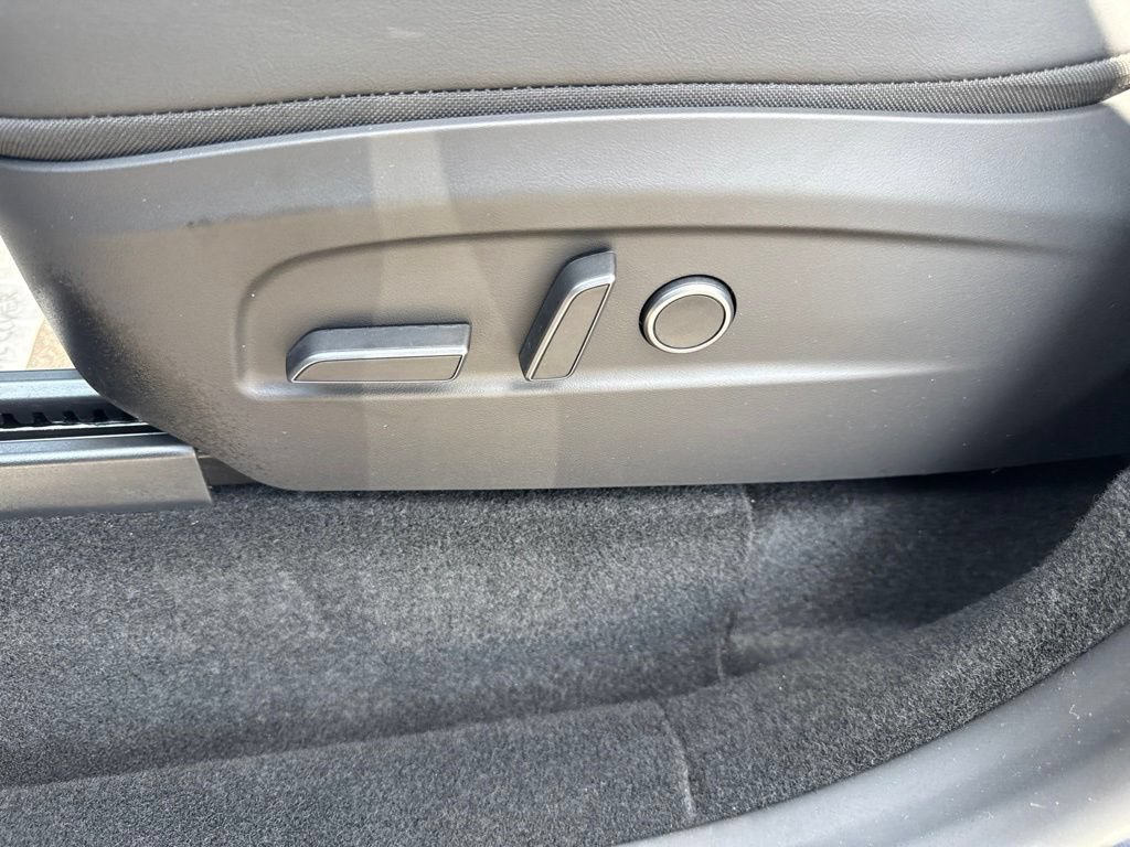 Used 2026 Tesla Model Y 2WD image 10