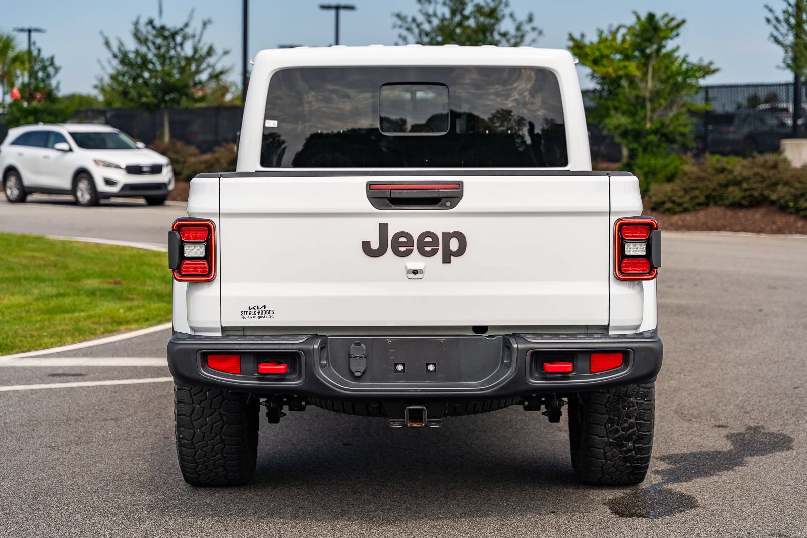 Used 2022 Jeep Gladiator Rubicon w/ LED Lighting Group AWD/4WD image 6