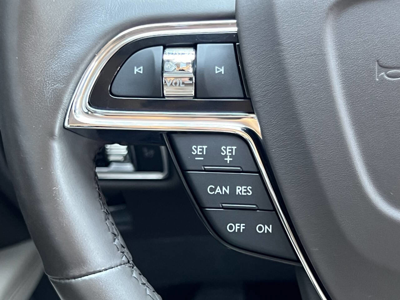 Used 2022 Lincoln Nautilus Reserve image 25