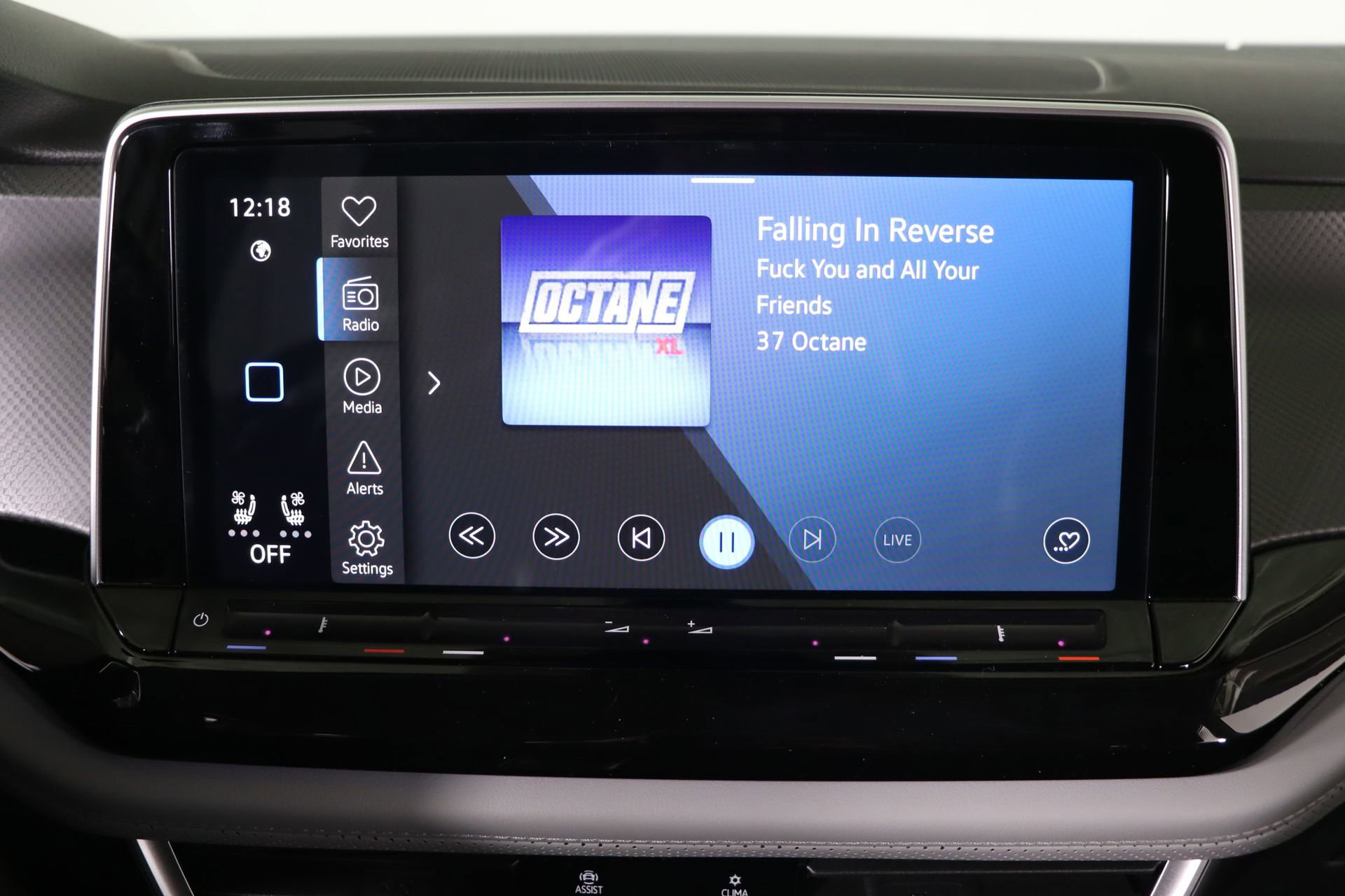 Used 2025 Volkswagen Atlas Peak Edition SE image 10