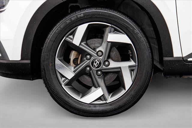 Used 2023 Hyundai Venue Limited image 9