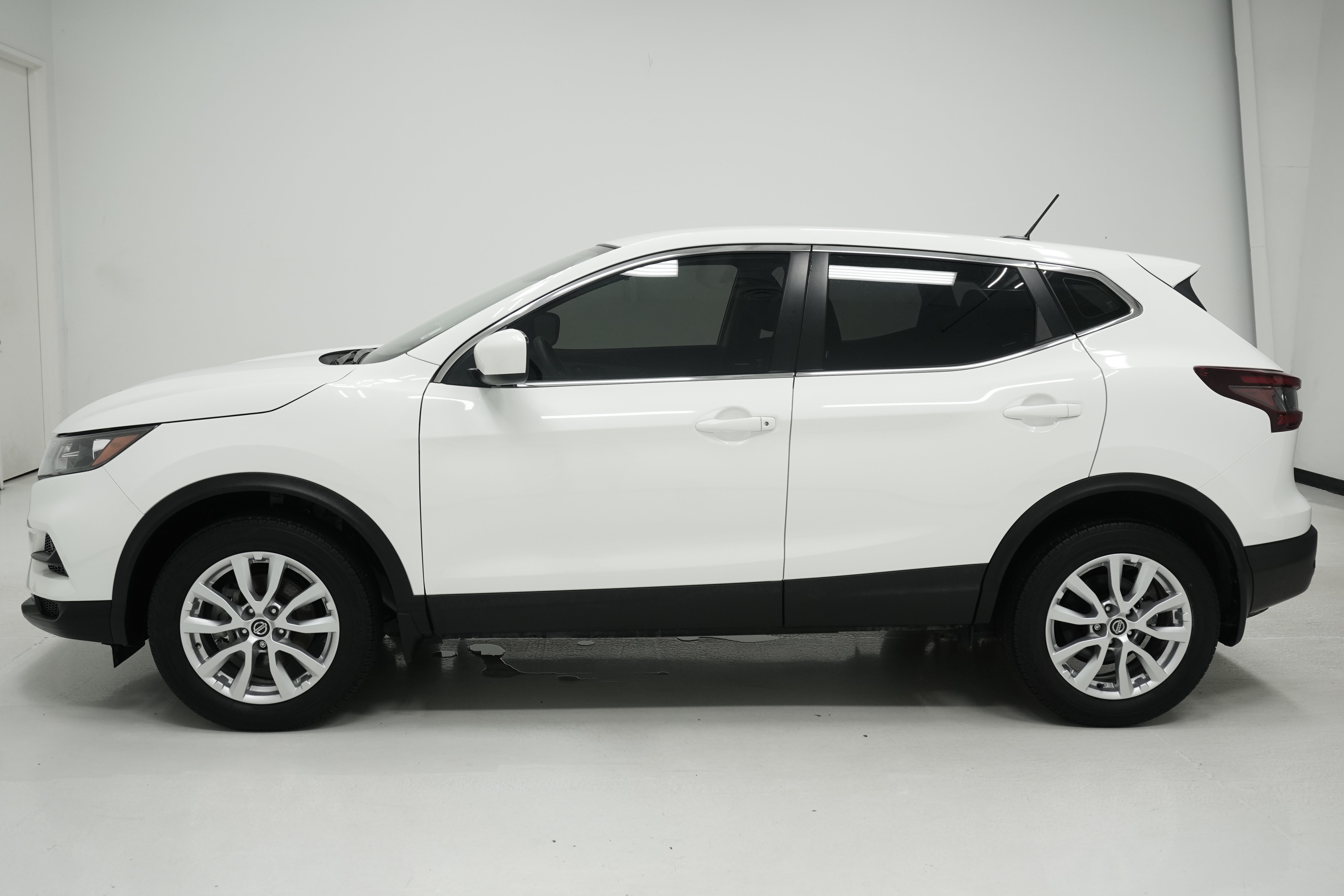 Used 2022 Nissan Rogue Sport S FWD image 7